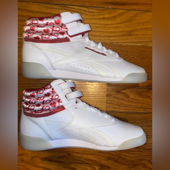 Reebok new sneakers with hearts, unisex  size 5.5 men or 7.5 women - 24 cm - Picture 4 of 7